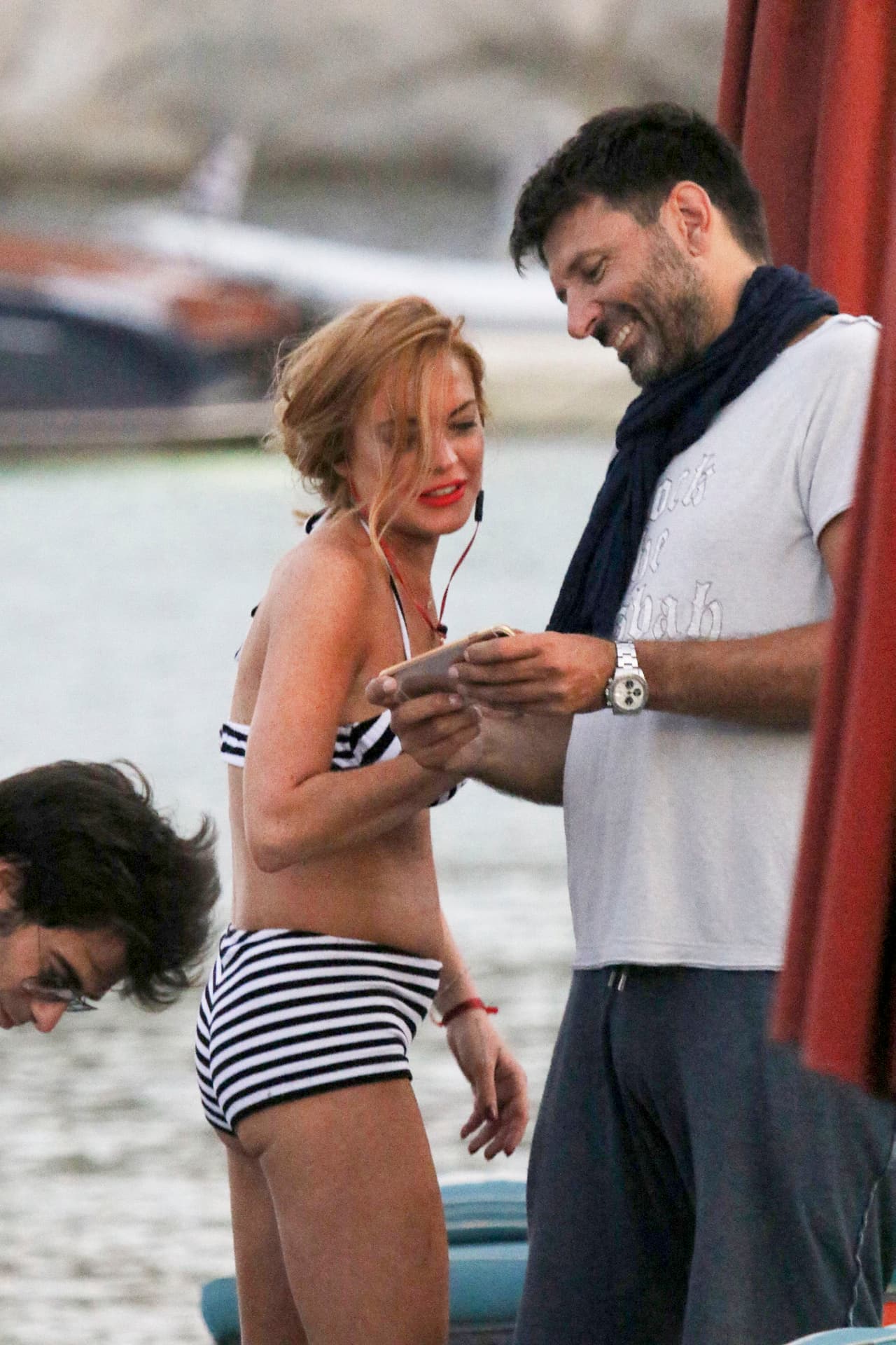 Dicen que hasta un paramédico tuvo que checarla a ver si estaba bien.