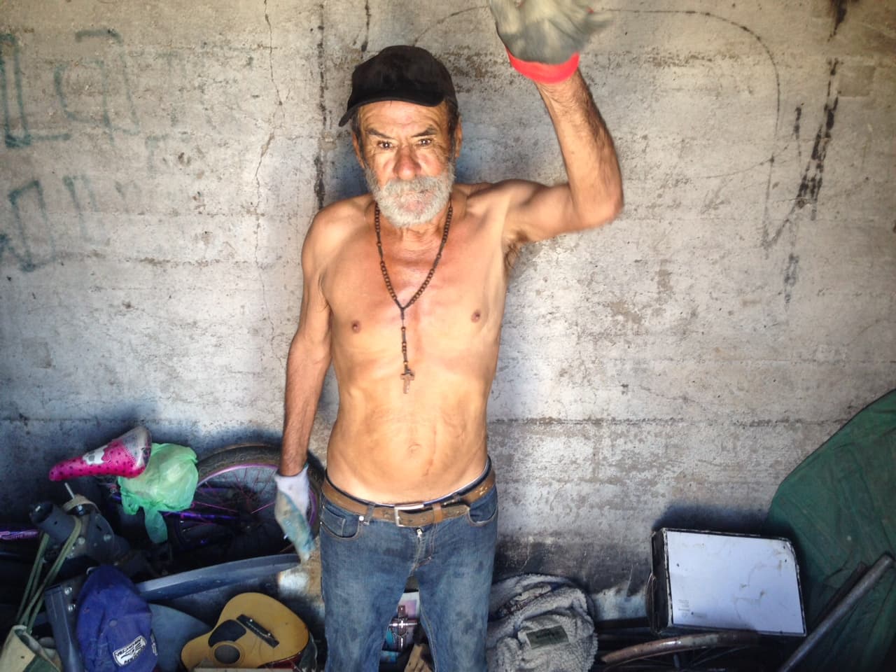 Los últimos tres años Carrillo ha vivido en un maloliente cuarto abandonado.