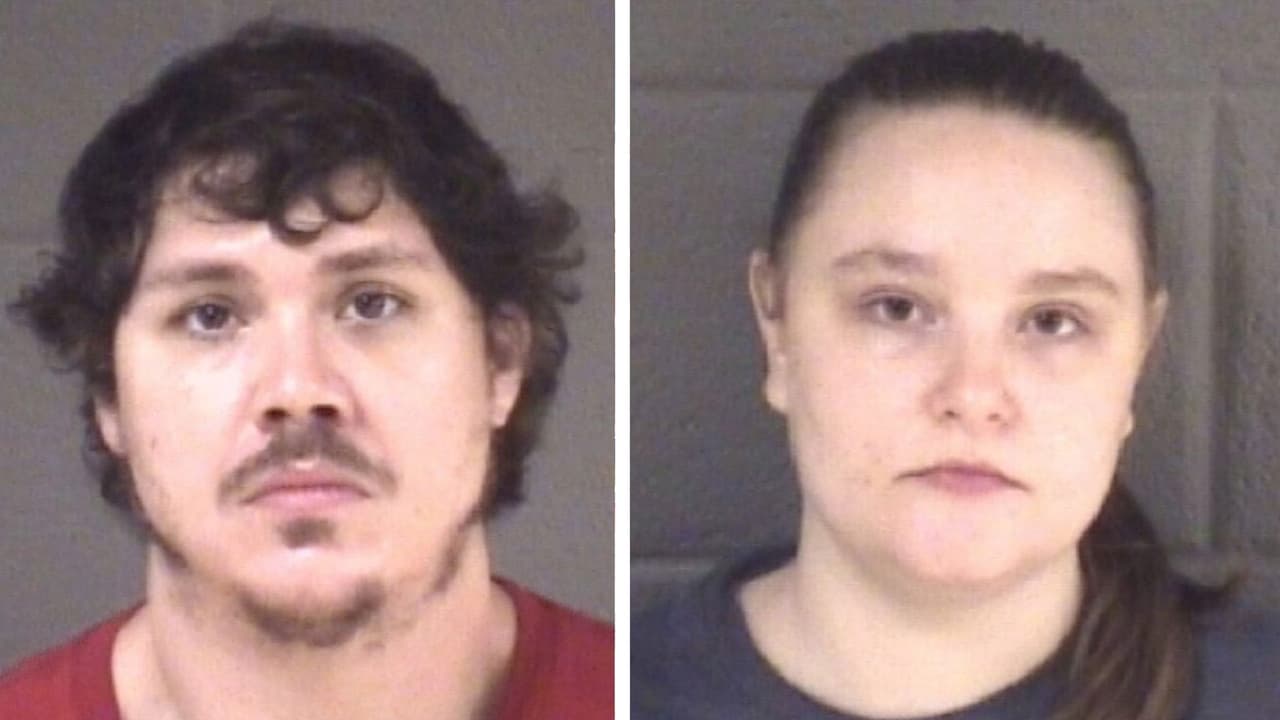 Padres arrestados por la muerte de su hija de 2 meses en el condado de Buncombe