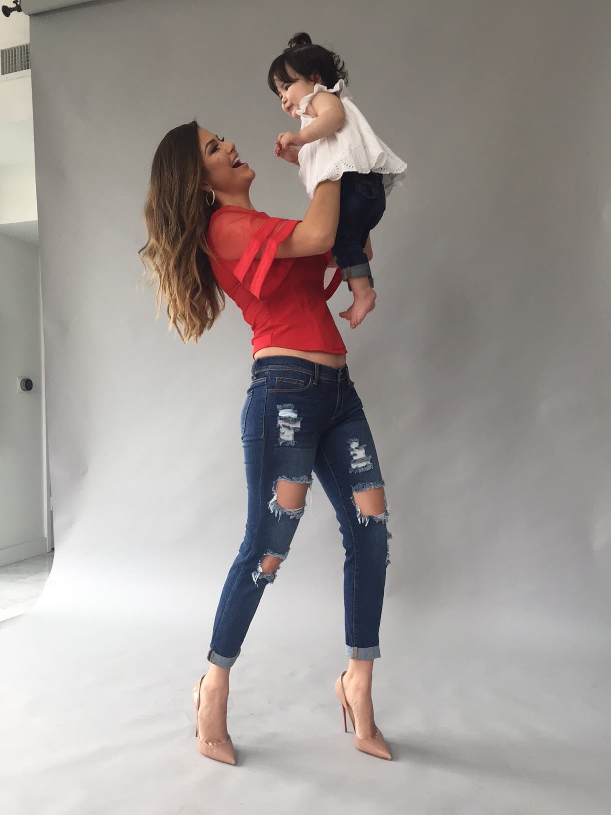 Ana Patricia es una mamá muy divertida y le encanta jugar con su princesa.