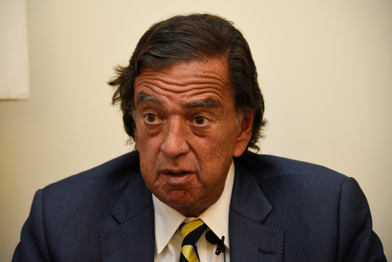 Bill Richardson en una entrevista del 2018 en Yangon, Myanmar, en la que anunció que renunciaba a una comisión internacional que lidia con la crisis relacionada por el éxodo de casi 700.000 rohinyas.