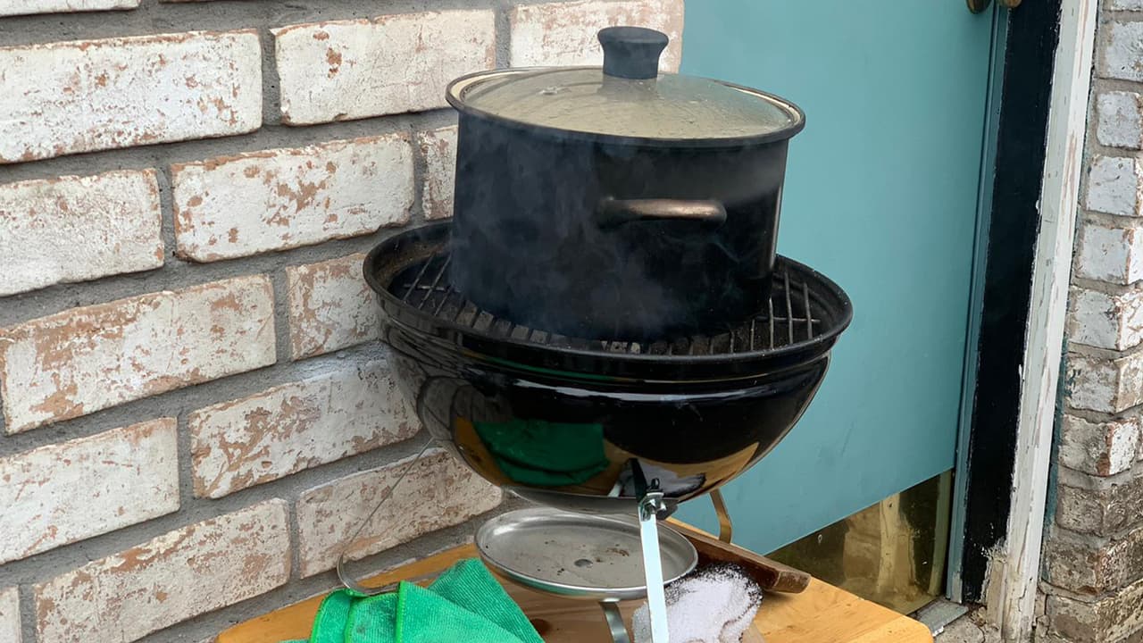 Quienes no tenían asador se vieron en la necesidad de comprar uno aunque fuera pequeño debido a la emergencia.