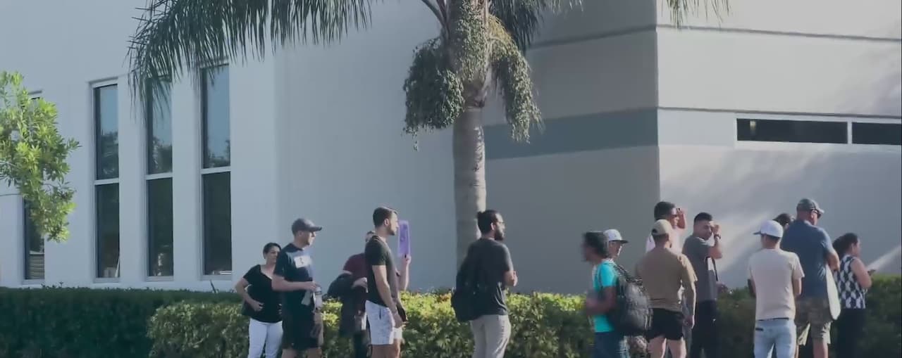 En fila desde la madrugada por una licencia de conducir: esta es la realidad en Hillsborough