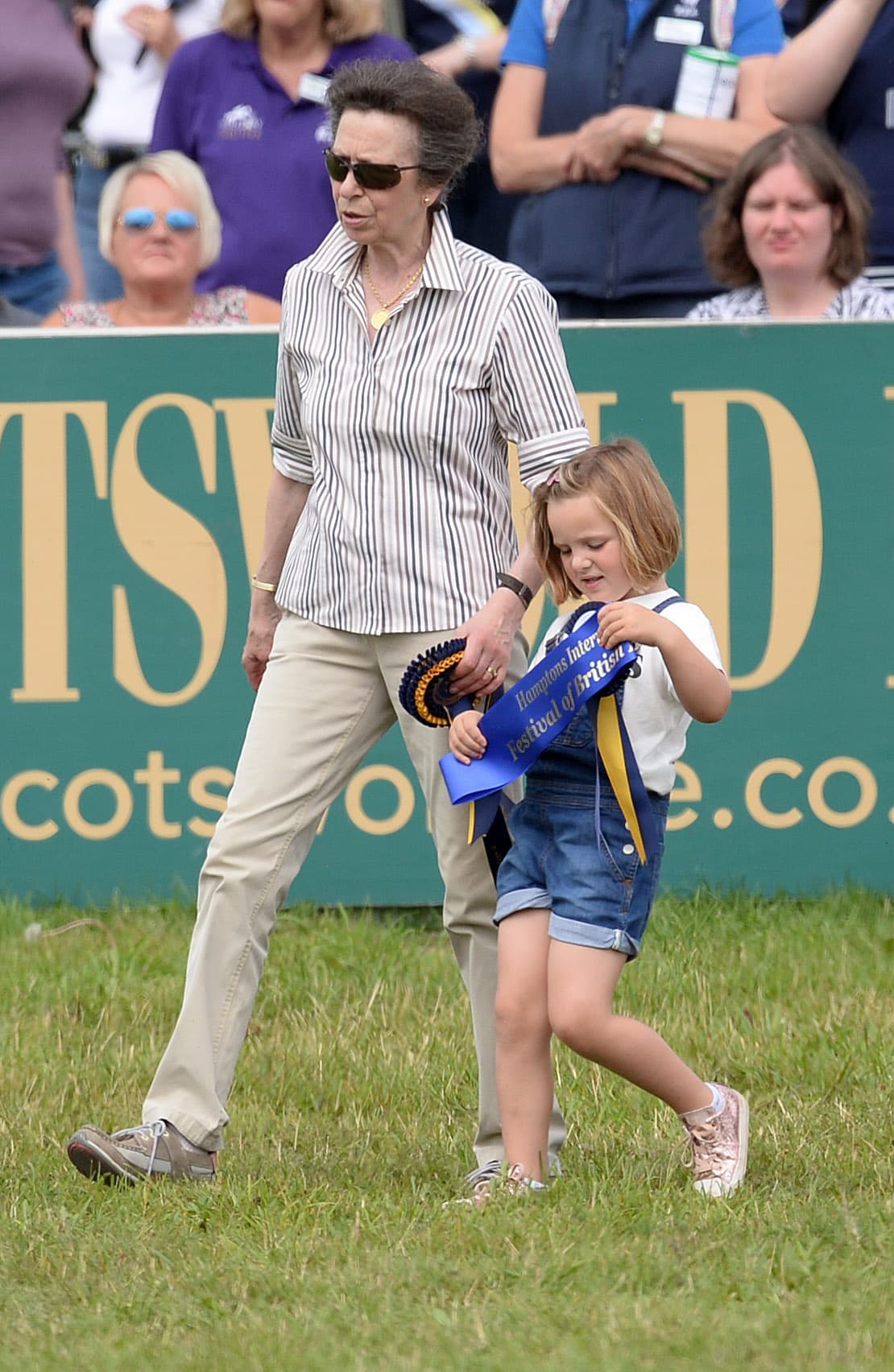 Es amante de los caballos, particularmente de los ponis. En 2019, Zara Tindall, madre de esta pequeña de 6 años, le dijo a la revista australiana 'Now To Love' que acababan de comprarle uno al que nombraría Magic.