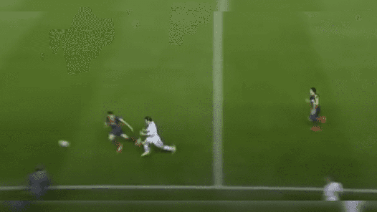 <b>La reacción fue tardía</b>
<br>Bartra sabía de la velocidad de Bale y buscó una manera de evitar que lo superara.