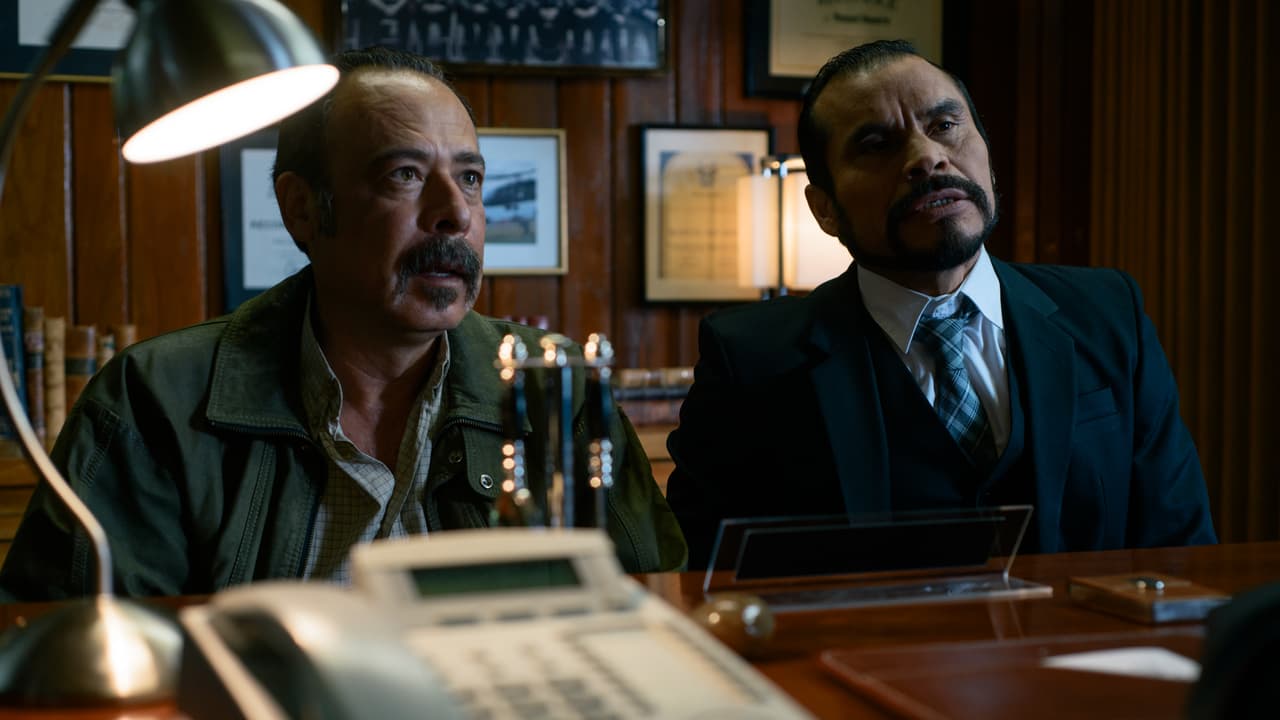 Este oscuro personaje tiene muchos más secretos que se revelarán y te dejarán frío. Pero antes de verlo en 
<i>La Hermandad </i>conoce un poco más de este talentoso actor.