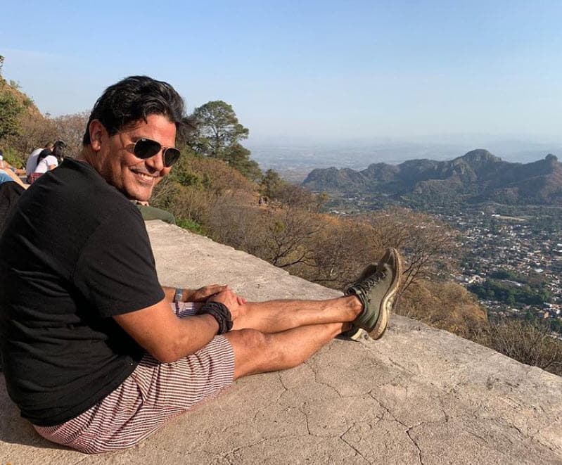 En entrevista con Cristina Saralegui, el cubano reconoció que su noviazgo era tóxico: "Con Flor tuvimos una relación bonita hasta que se convirtió en una 
<b>relación enfermiza y fea</b>, con celos y peleas. Por eso terminó". 
<br>