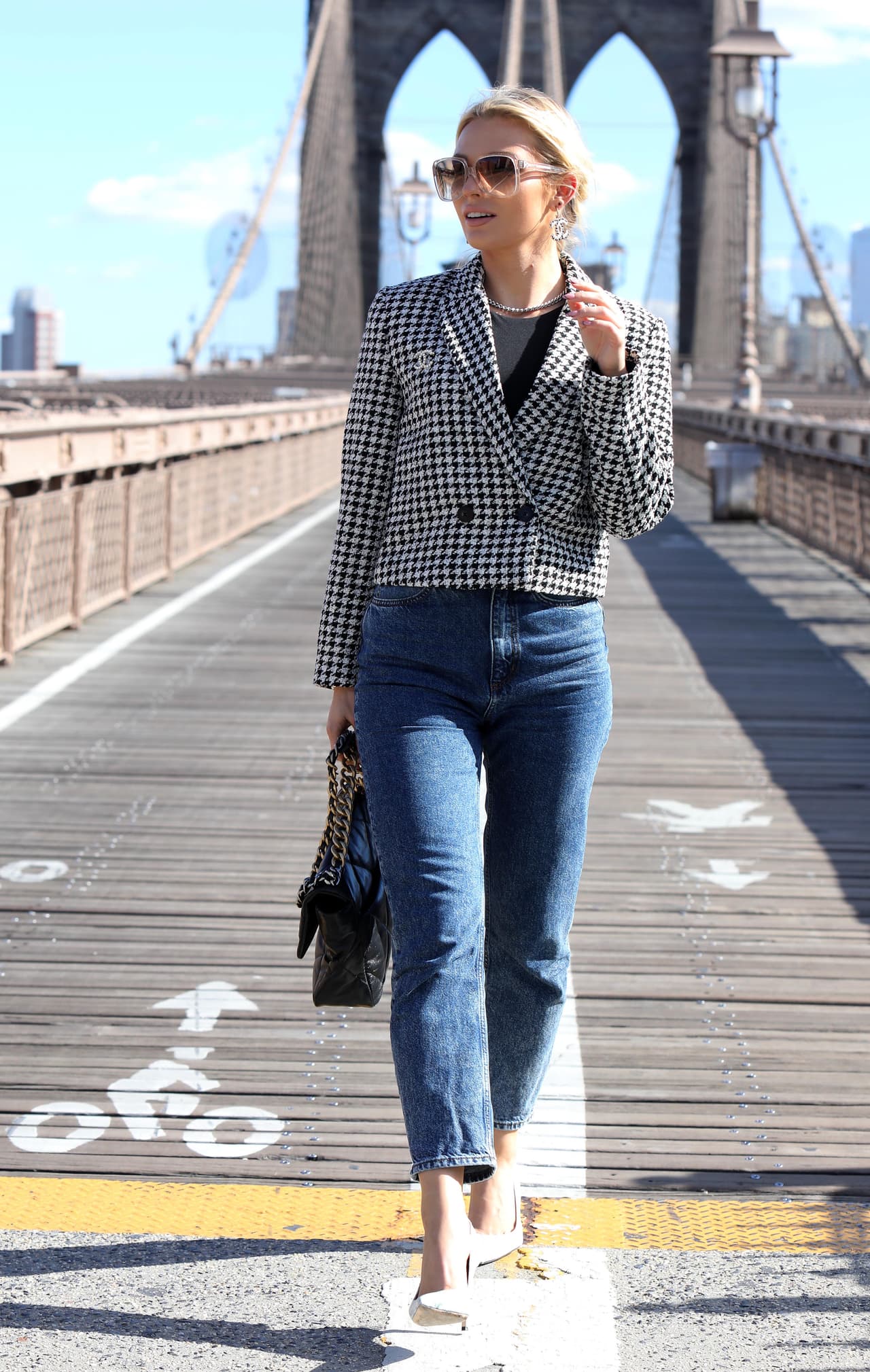 <b><a href="https://www.univision.com/famosos/donde-sea-pero-contigo-irina-baeva-confirma-que-ya-esta-junto-a-gabriel-soto-pasando-la-cuarentena-fotos" target="_blank">Aislados en Acapulco</a></b> ante la pandemia del covid-19, Baeva le expresó a su novio que ella deseaba cumplir el viaje en cuanto se levantaran las restricciones de viaje y existieran menos riesgos sanitarios. 
<br>