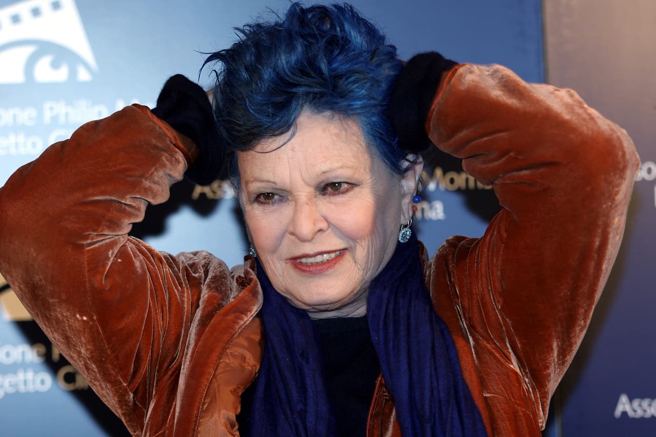 "Lo difícil de ser madre es dejar ir y también soltar, por decir de una manera. Ya que dejar ir no es solo dejar ir, si no empujar para que los hijos tomen el primer paso, para que arranquen o echen a volar", tal como lo hizo Lucía Bosé con él.