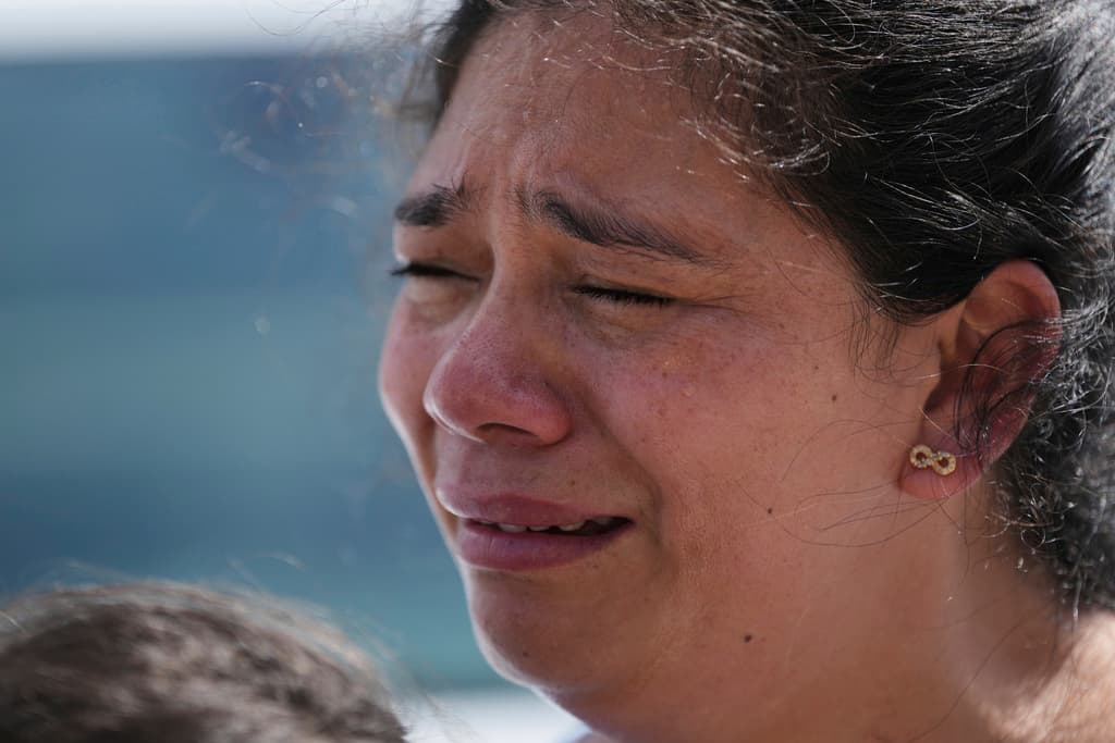 <b>Norel López le insistió a su esposo</b> Marlon Ríos para 
<b>que no faltara a su cita</b>. "Él no quería venir, pero yo le dije que no, que viniera, 
<b><a href="https://www.univision.com/local/san-antonio-kwex/escapa-cita-inmigracion-detencion-venezolano" target="_blank">que lleváramos todo en regla, que era mejor así</a></b>, pero ya 
<b>se lo llevaron</b>”, soltó bañada en llanto.