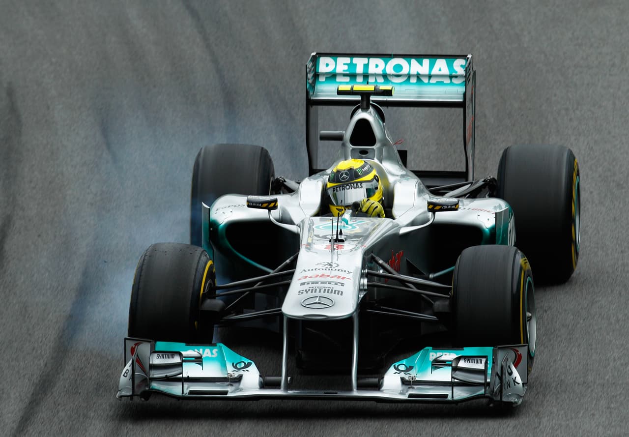 La temporada 
<b>2011</b> vio a Mercedes estrenar el 
<b>W02</b>, y mantener a Schumacher y Rosberg en el equipo. 
<b>Rosberg mostró ser un duro rival para su compañero</b>, al punto de batirlo en el campeonato de pilotos finalizando un puesto delante de él, aunque lo mejor que logró fueron 
<b>dos quintos puestos.</b>