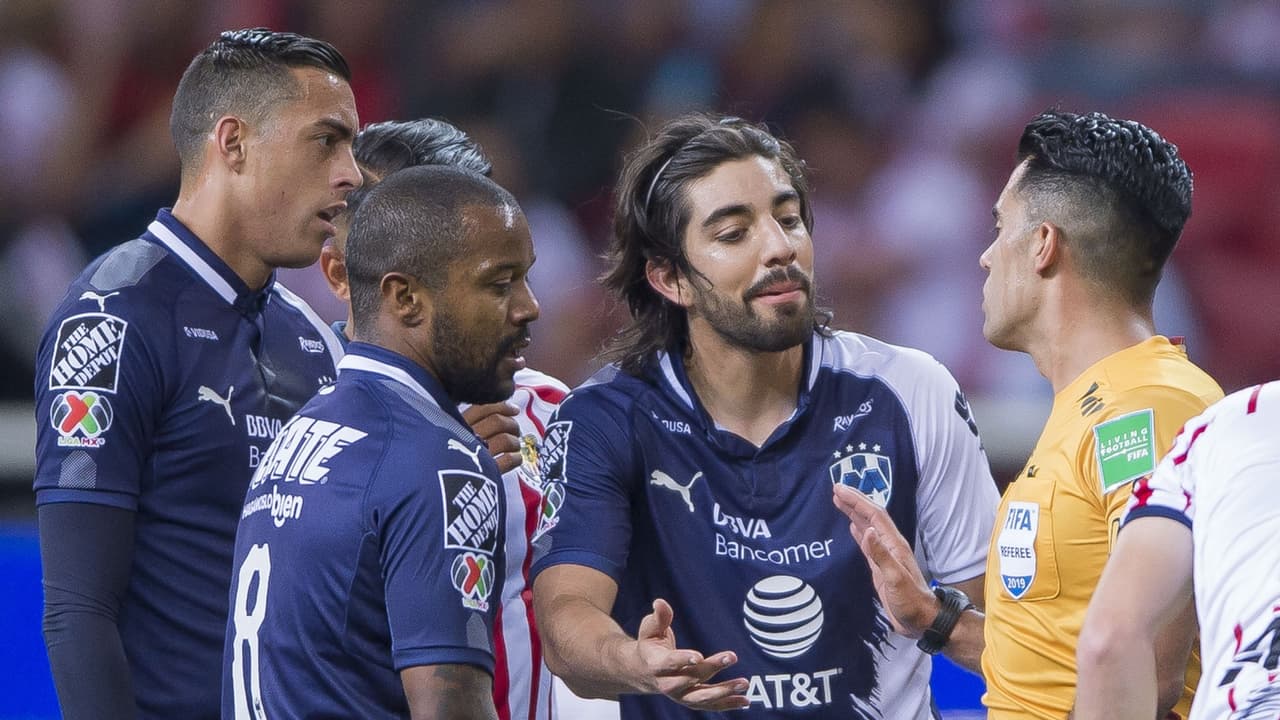 Pizarro afirmó que su expulsión fue muy rigorista: "Jugadas como esa hay diez por partido"