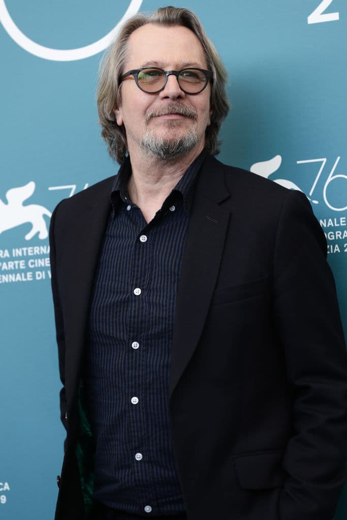 <b>Gary Oldman</b> se ha ganado merecidamente su lugar entre las más grandes estrellas de Hollywood. El actor británico se ha casado en cinco ocasiones: Lesley Manville (1987-1990), Uma Therman (1990-1992), Donya Fiorentino (1997-2001), Alexandra Edenborough (2008-2015) y Gisele Schmidt (desde 2017).