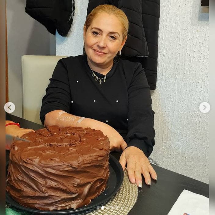 Ana Lucía Ocaña celebró con un pastel de chocolate e incluso, en algunos momentos, se le vio esbozar cierta felicidad. 
<br>