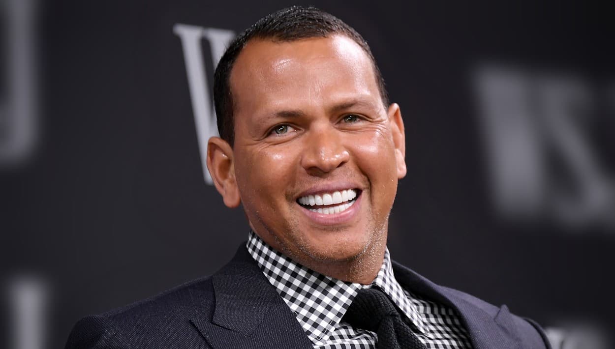 Y este viernes, el expelotero y empresario Alex Rodríguez está que se ríe solo, pues recibió una felicitación por su compromiso matrimonial con Jennifer López, que según contó, tiene un significado mayúsculo para ellos.