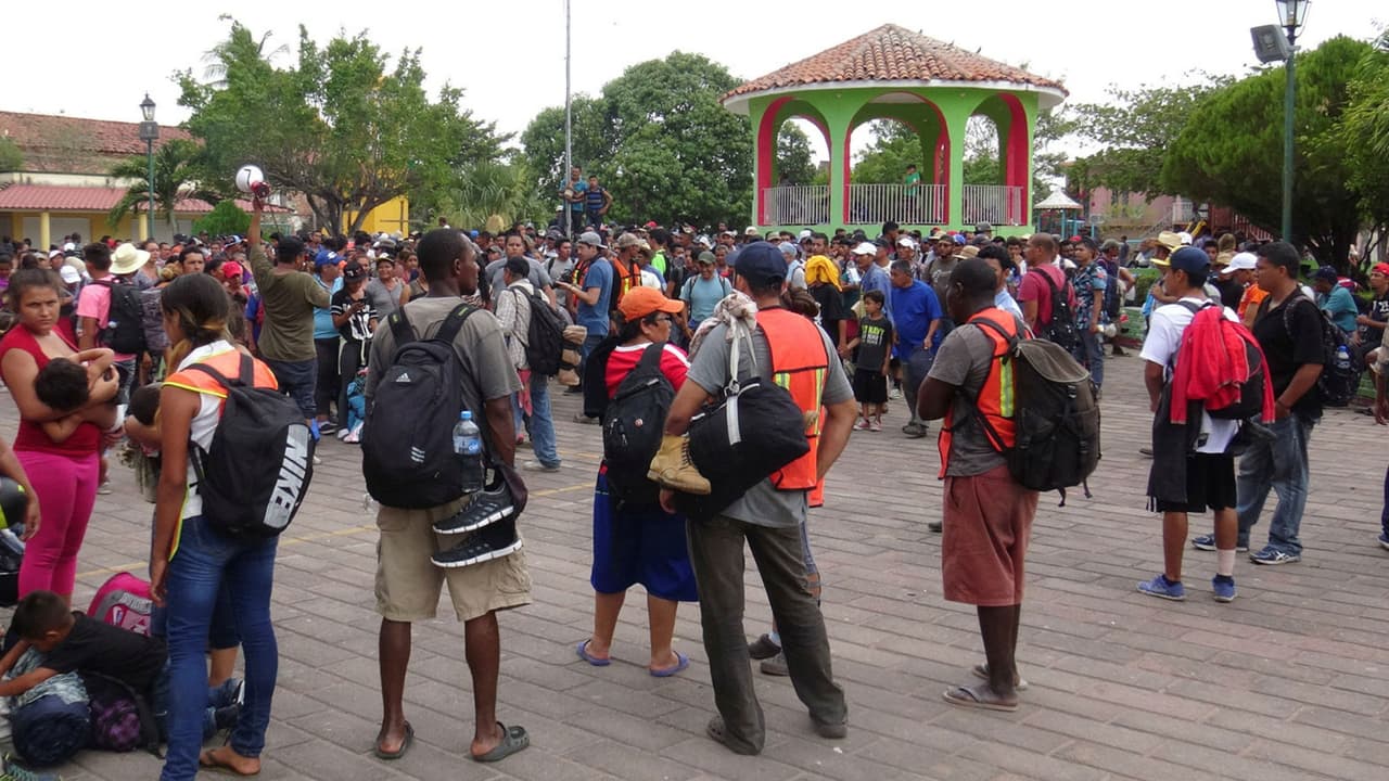 La caravana de migrantes, que Trump utilizó para impulsar su dura agenda migratoria, comienza a disolverse en México