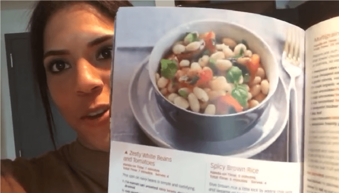 Francesco ya disfruta de las delicias que preparan las manos de la dominicana. Recientemente publicó en Facebook un video en el que aparece cocinándole con la ayuda de un recetario que le regaló su suegra.