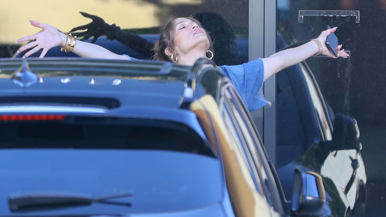 JLo parece despreocupada tras darse a conocer la supuesta hipoteca que adquirió con Ben Affleck.