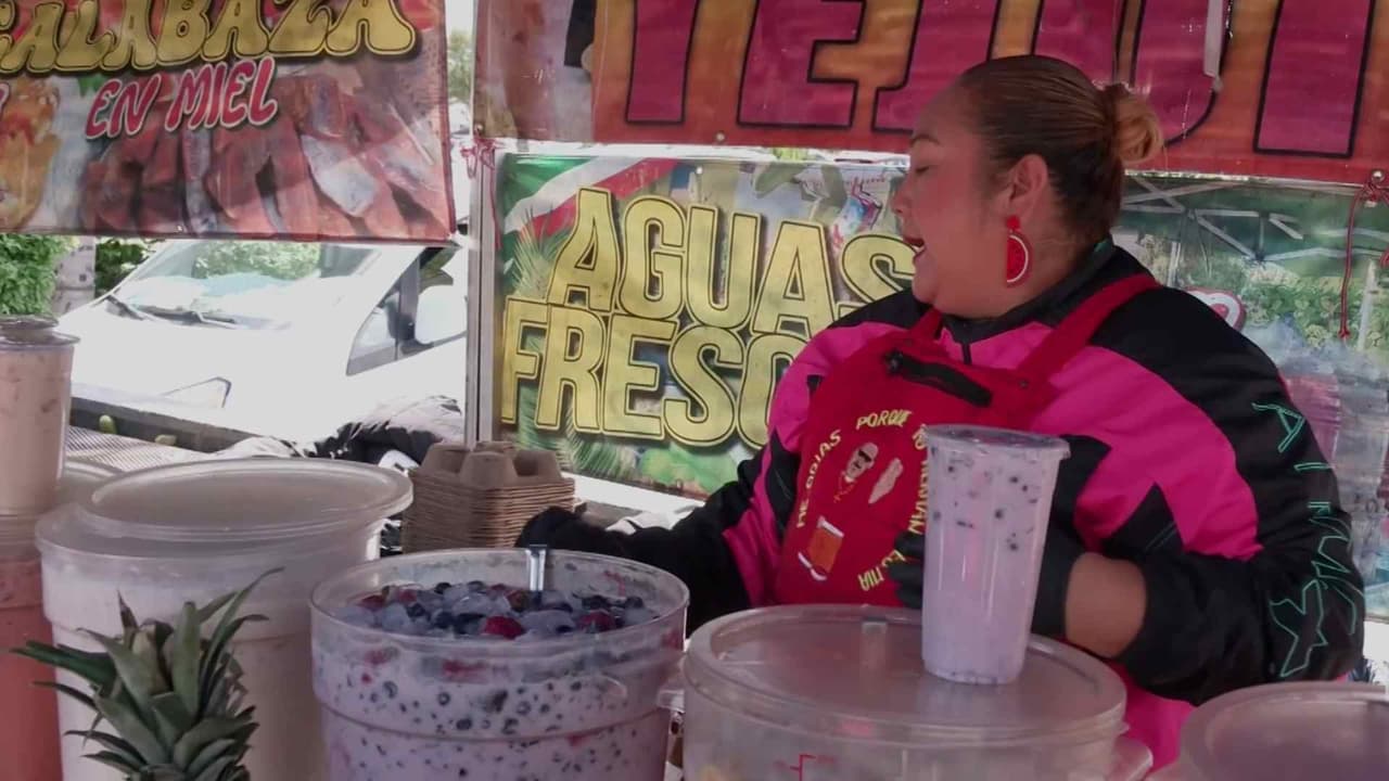 Aguas frescas se vuelven virales; sabores exóticos atraen filas de hasta dos horas