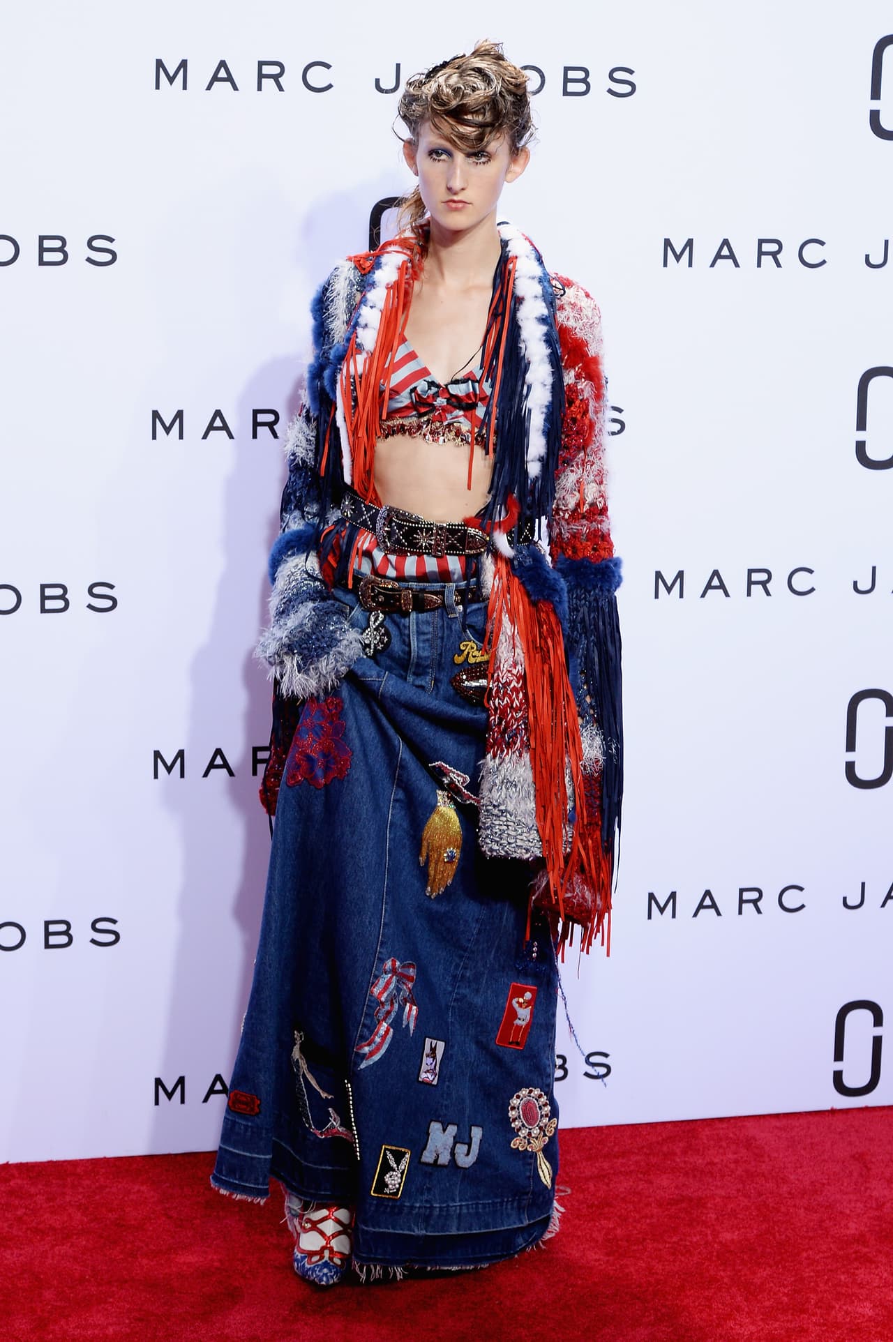 Los festivales como el Ultra se han convertido en verdaderas plataformas de moda, así que es la oportunidad de arriesgarte. Usa elementos que no combinen como lo hizo Marc Jacobs y saca esa pieza extraña que nunca encuentras cuando ponértela, mézclala con el top de tu bañador y estarás lista.