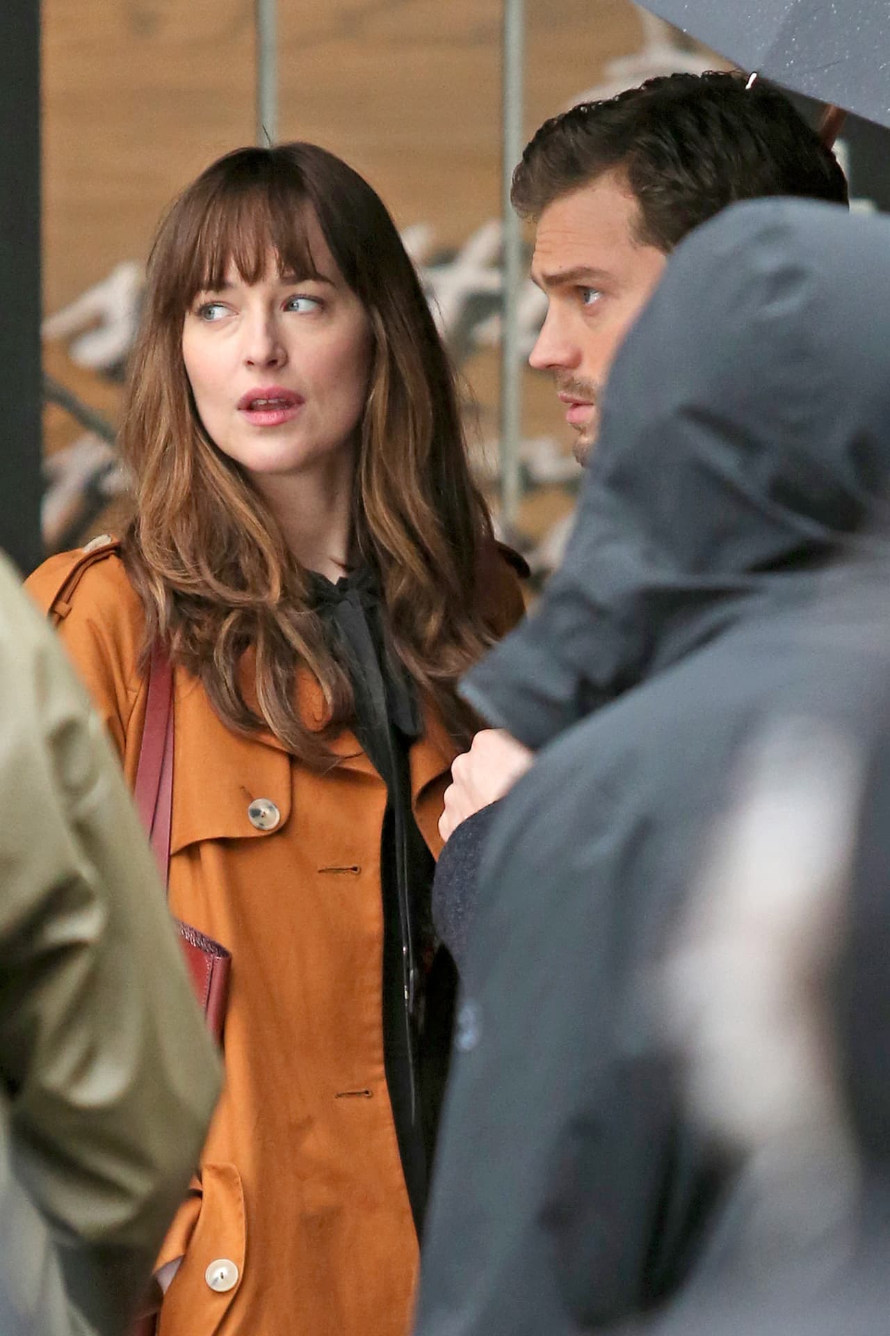 Era una escena bajo la lluvia en plena calle.