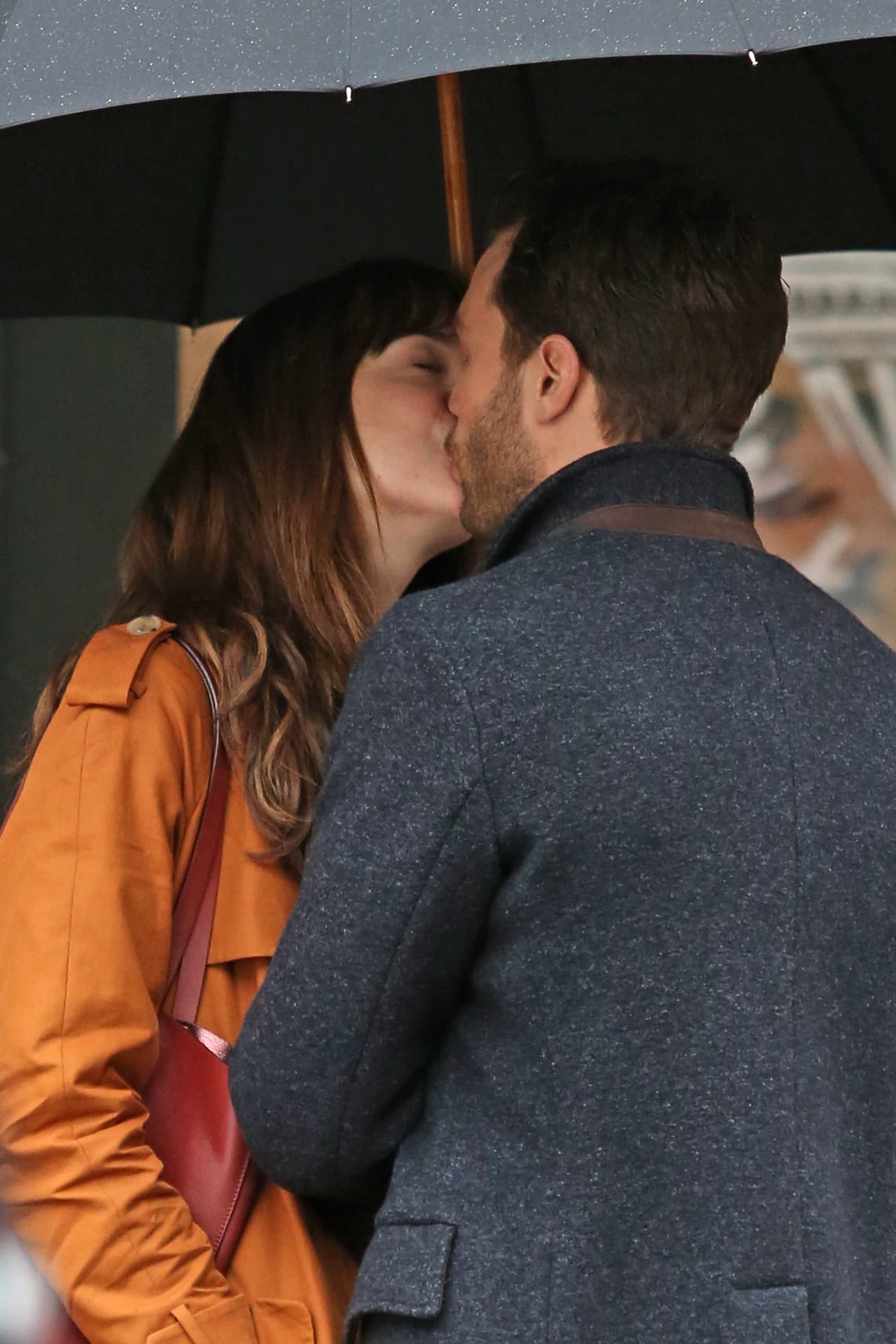 Los actores se dieron beso tras beso en el set de Vancouver.