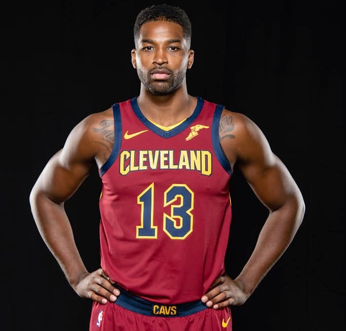 A través de su abogado, 
<b><a href="https://www.univision.com/famosos/tristan-thompson-traiciono-khloe-kardashian-modelo-parecida-mama-su-primer-bebe-fotos" target="_blank">Tristan Thompson llamó "mentirosa"</a></b> a Sydney Chase y la amenazó de acusarla ante las autoridades. 
<br>