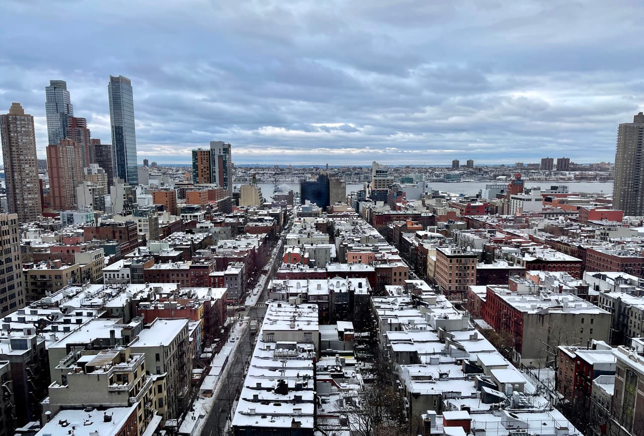 Revisa las 
<b><a href="https://www.univision.com/local/nueva-york-wxtv/segunda-tormenta-invernal-del-ano-en-nueva-york">últimas actualizaciones de la tormenta aquí</a></b>.