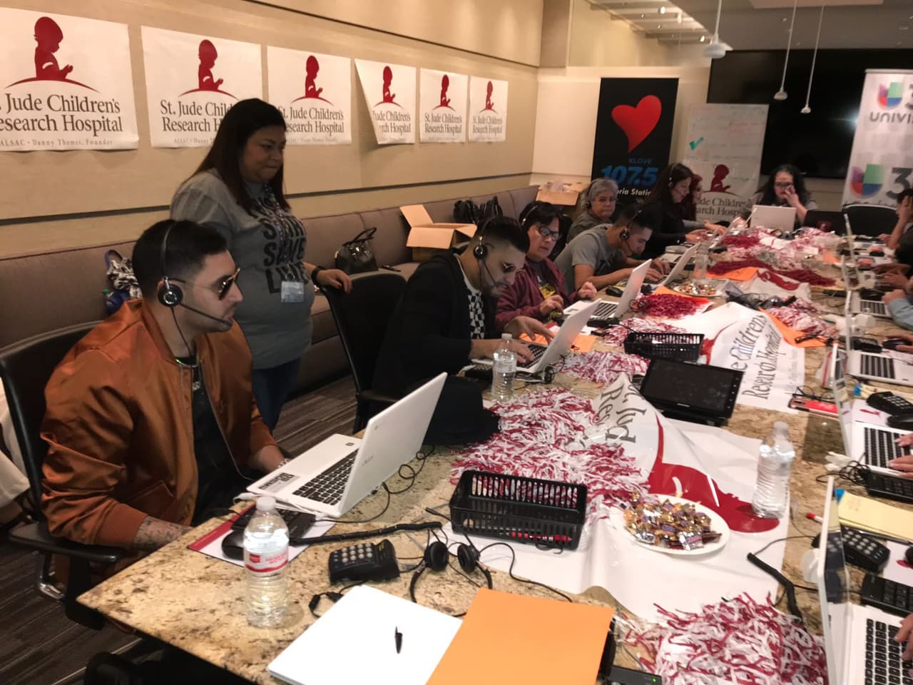 ¡Miren quién está ahí! El dúo 
<b>Play-N-SKillz</b> que no pudo dejar pasar la oportunidad y así respondieron a tus llamadas. 
<br>
<br>
<b>DONA AQUÍ: <a href="http://bit.ly/UnidosConStJude" target="_blank">bit.ly/UnidosConStJude</a></b>