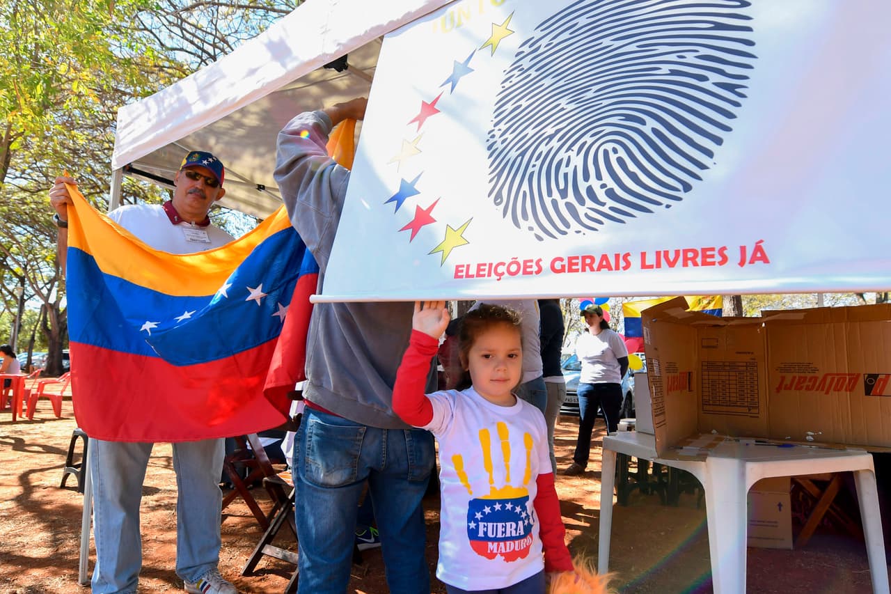 Venezuelans vote against the constituent assembly in Brasilia, the capital of Brazil. The electoral process is not official, so it is not binding.