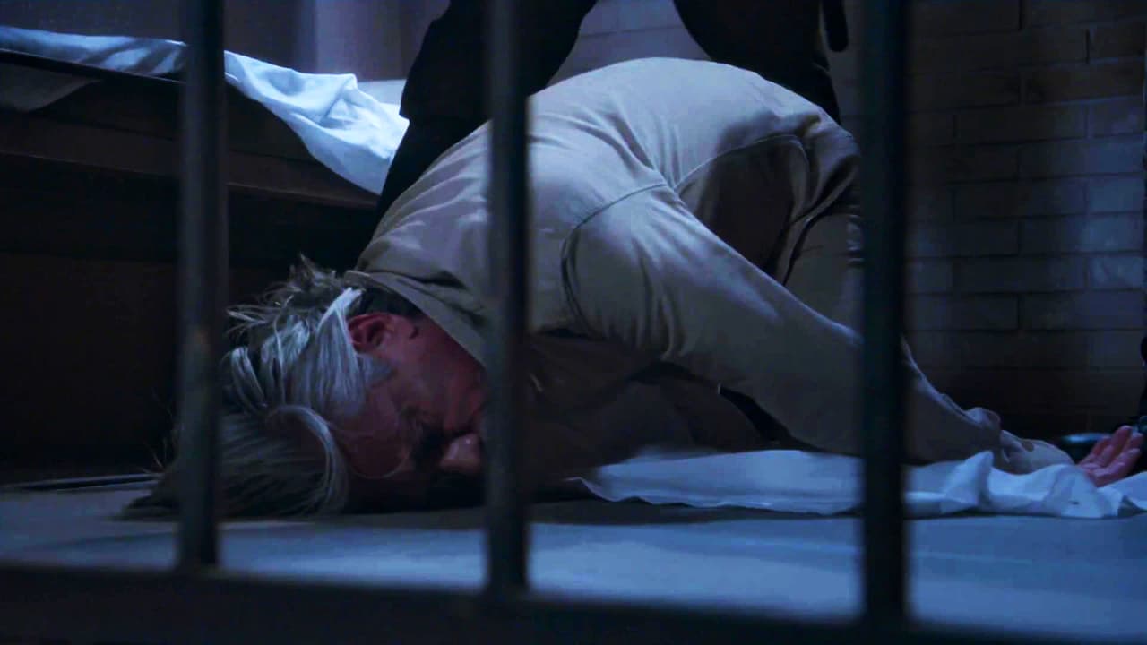 Al sentirse a un paso de ser sentenciado a varios años en la cárcel, decidió traicionar al 'Ciego’. Para su mala suerte, los hombres del narcotraficante entraron en su celda para asesinarlo antes de que hablara con las autoridades.