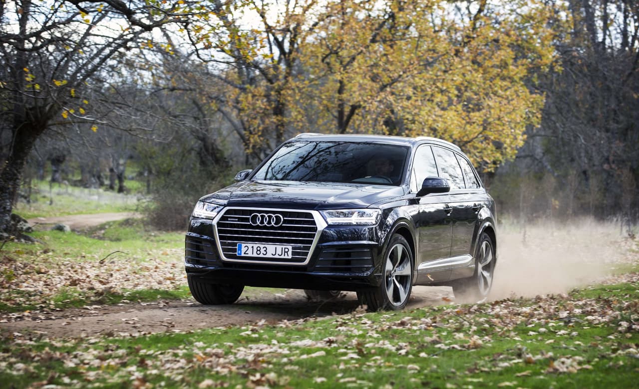 La 
<b>Q7</b> de la casa de Ingolstadt es considerada
<b> la gran rival de la BMW X6 y la Porsche Cayenne</b>. Este modelo recibió un pequeño lavado de cara en su generación 2016.