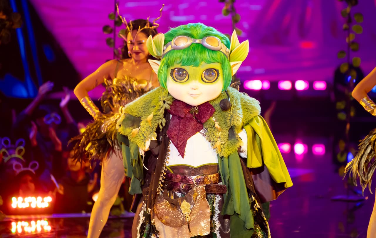 Debido a que la temática de la noche fue los éxitos musicales de los 80, Hada cantó ‘Ni Tú Ni Nadie’, tema que hiciera famoso el dueto Alaska y Dinarama. Martha y Juanpa dijeron que Hada podía ser Sherlyn, Yuri se fue por Daniela Luján y Carlos Rivera por Mariana Botas.