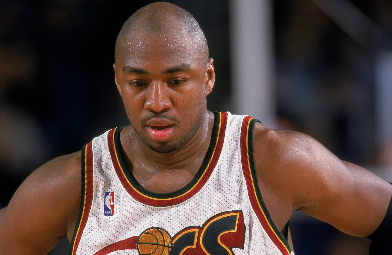 Ex jugador de la NBA pasó de millonario a trabajar en una cafetería 