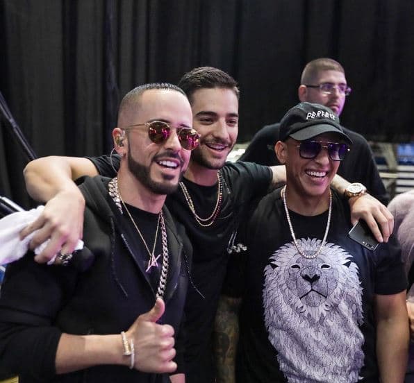 El mundo del reggaeton es grande pero el grupo amistoso entre estos cantantes es pequeño, y eso Yandel lo sabe.