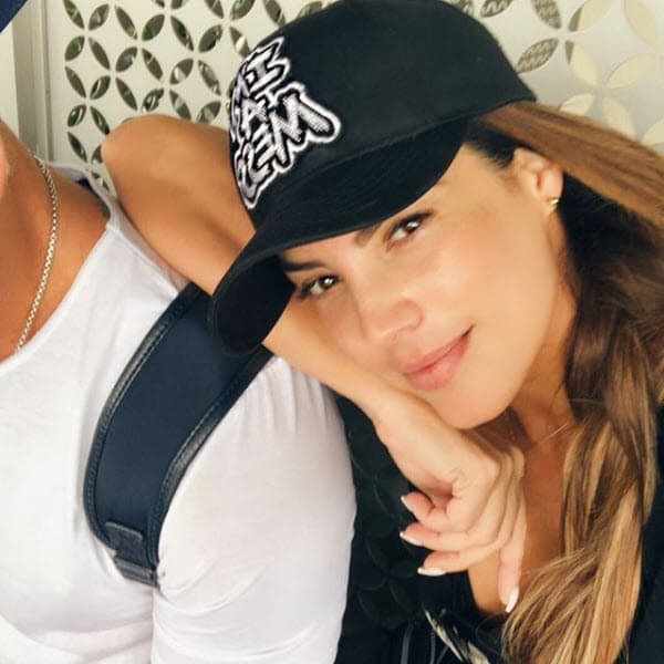 El 4 de abril de 2018 la información volvió a tomar fuerza cuando 
<b>Espino</b> publicó esta imagen al lado de un hombre al que no se le ve el rostro con el siguiente mensaje: "¡Vive la vida con quien te dé vida...!". Ahora han comprobado que los rumores eran reales y ya no se esconden más.