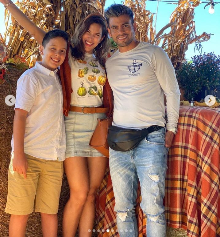 "Ven mi amor, 
<b>ven abrázame por favor </b>y háblame al oído.... Dime que todo esto es una pesadilla y que volveremos a estar juntos". La conductora es madre de un hijo, de nombre Sebastián, con quien Efraín Ruales aparentemente tenía una cercana relación, según lo mostrado en Instagram. 
<br>