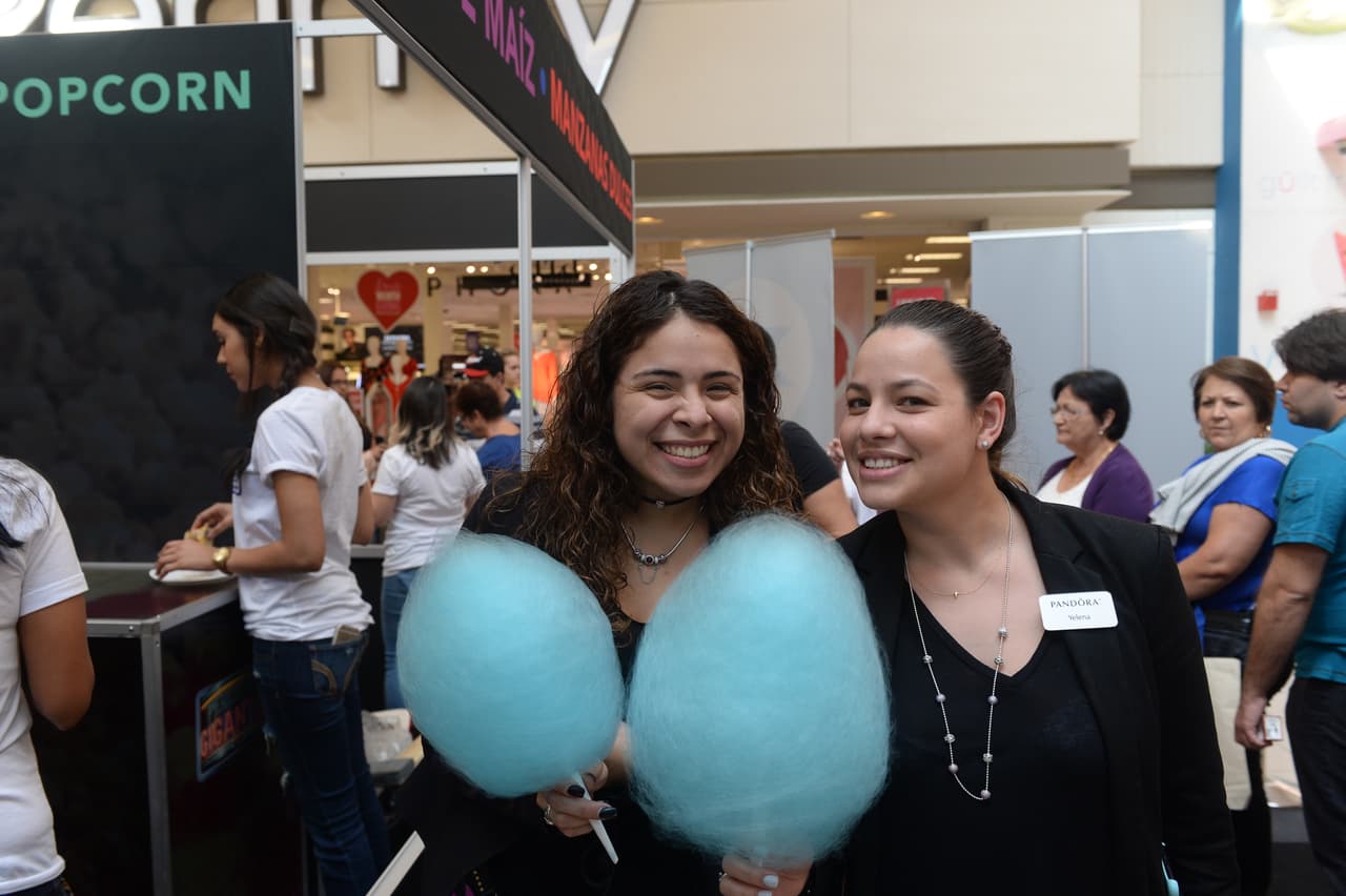 Además, los asistentes disfrutaron de algodón de azúcar.