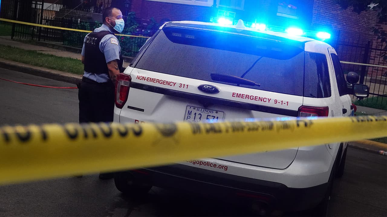 Encuentran a tres niños solos dentro de una casa de Belmont Cragin