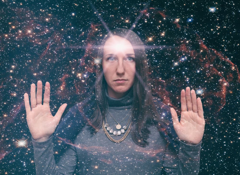 Después del 23, vas a estar muy clarividente, te vas a dar cuenta de muchas cosas que hasta ahora no habías podido resolver, pues estabas como si tuvieras una venda en los ojos. Todo mundo sabía lo que estaba pasando, menos tú. Ahora que lo sabes tomarás acción y nadie podrá volverte a engañar.
<br>