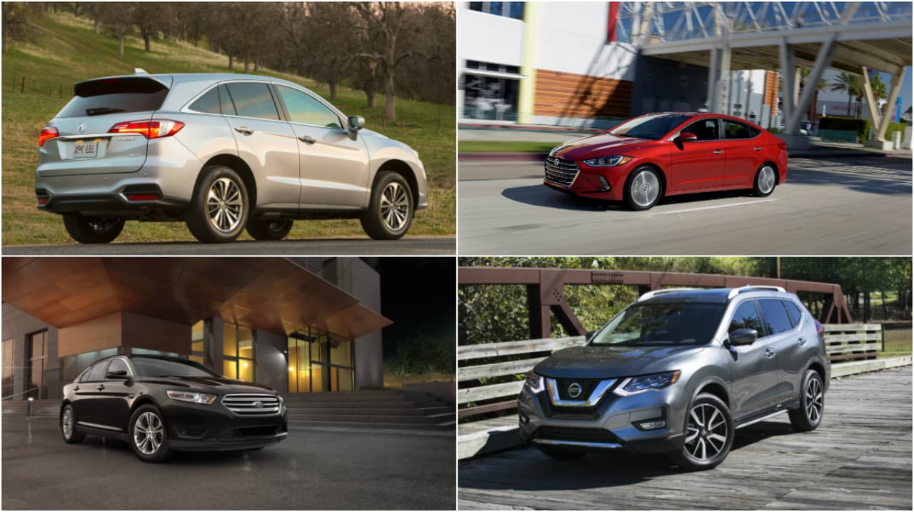 Nada más irresistible que el olor a carro nuevo. ¿Pero realmente es una buena opción adquirir un coche de agencia frente a uno usado? Después de leer este conteo lanzado por Consumer Reports (CR) tu opinión puede cambiar.
<br>
<br>El organismo analizó 
<b>ocho de los modelos 2018 mejor calificados en los segmentos con mayor demanda</b> en Estados Unidos, y presentó alternativas en modelos usado del año 2015.
<br>
<br>Si eres de los que antepone el tema de la tecnología y seguridad al momento de comprar un auto nuevo, verás que hay opciones 2015 que tienen casi todo lo que un modelo recién salido de la agencia. En este caso, CR consideró en su análisis la presencia del Frenado Automático de Emergencia (AEB, por sus siglas en inlgés) y la Alerta de Colisión Delantera (FCW, por sus siglas en inglés).