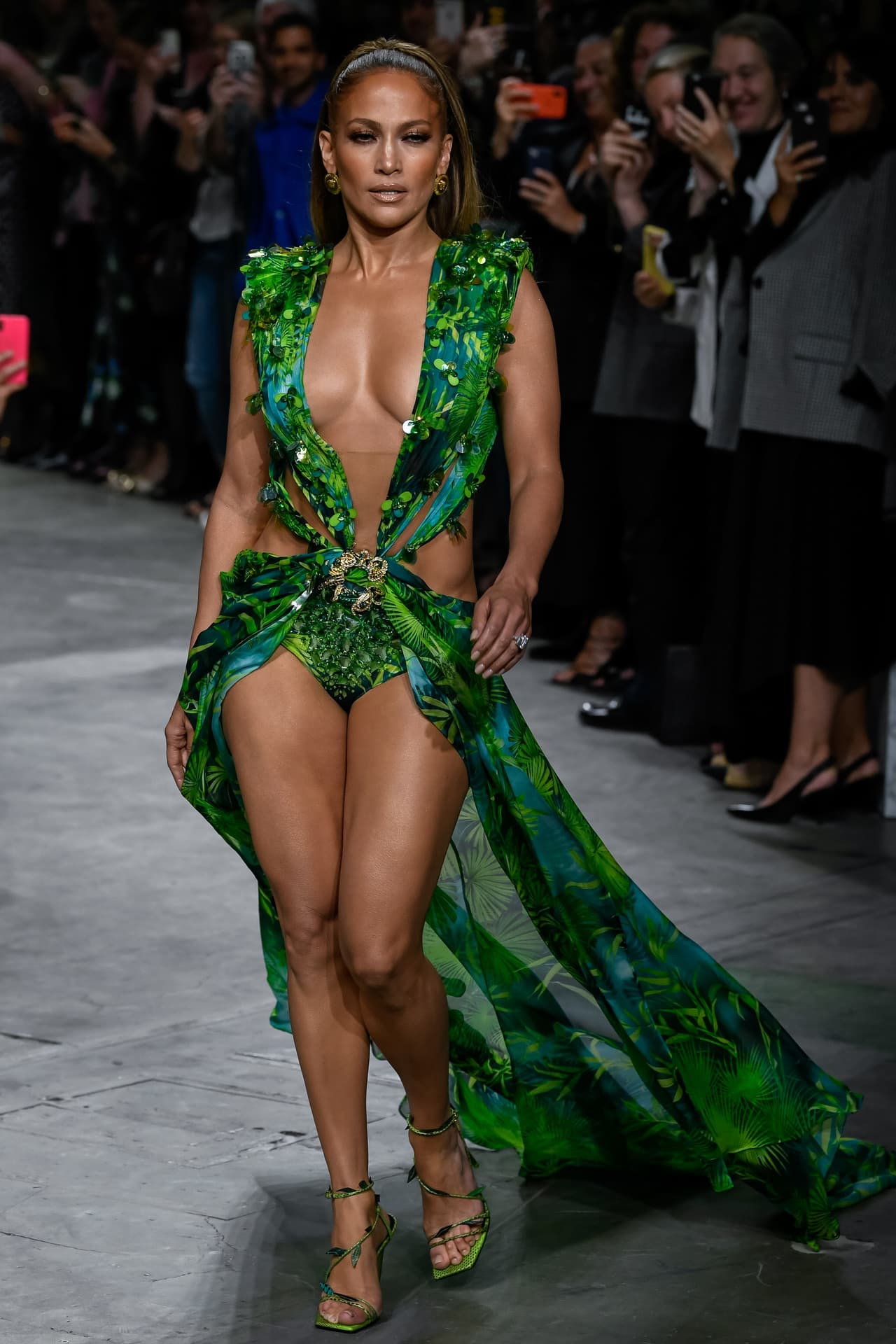 En ese proceso de análisis, se hizo dos preguntas clave: "¿Por qué eres artista? ¿Por qué te sientes tan triste en este momento". Lo que concluyó fue que lo que buscaba era mayor validación de la gente. 
<br>