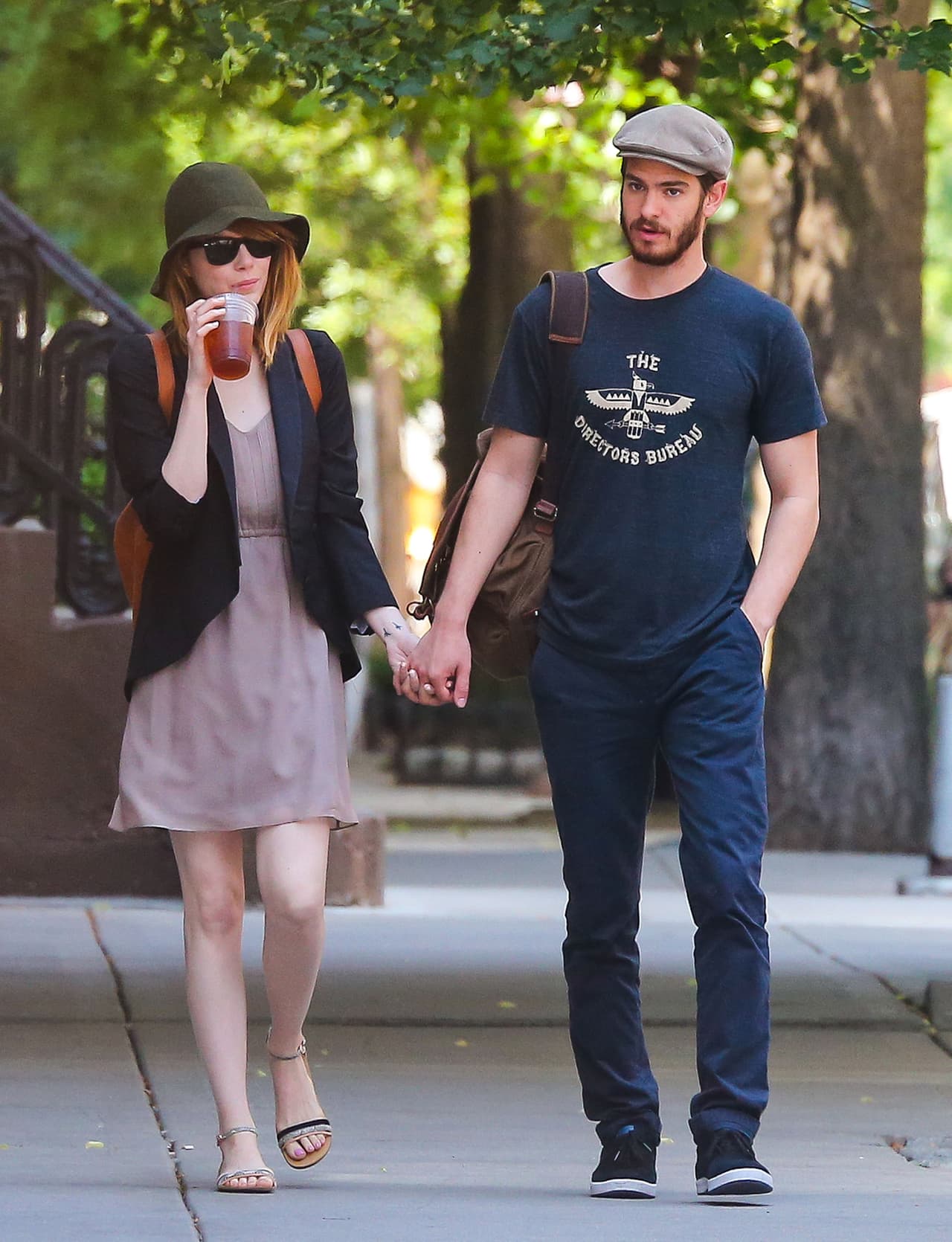 Aunque ya te mencionamos algunos de los colores básicos con los que debes combinar el 'nude', para esta temporada no hay nada mejor que el azul marino y el verde militar.