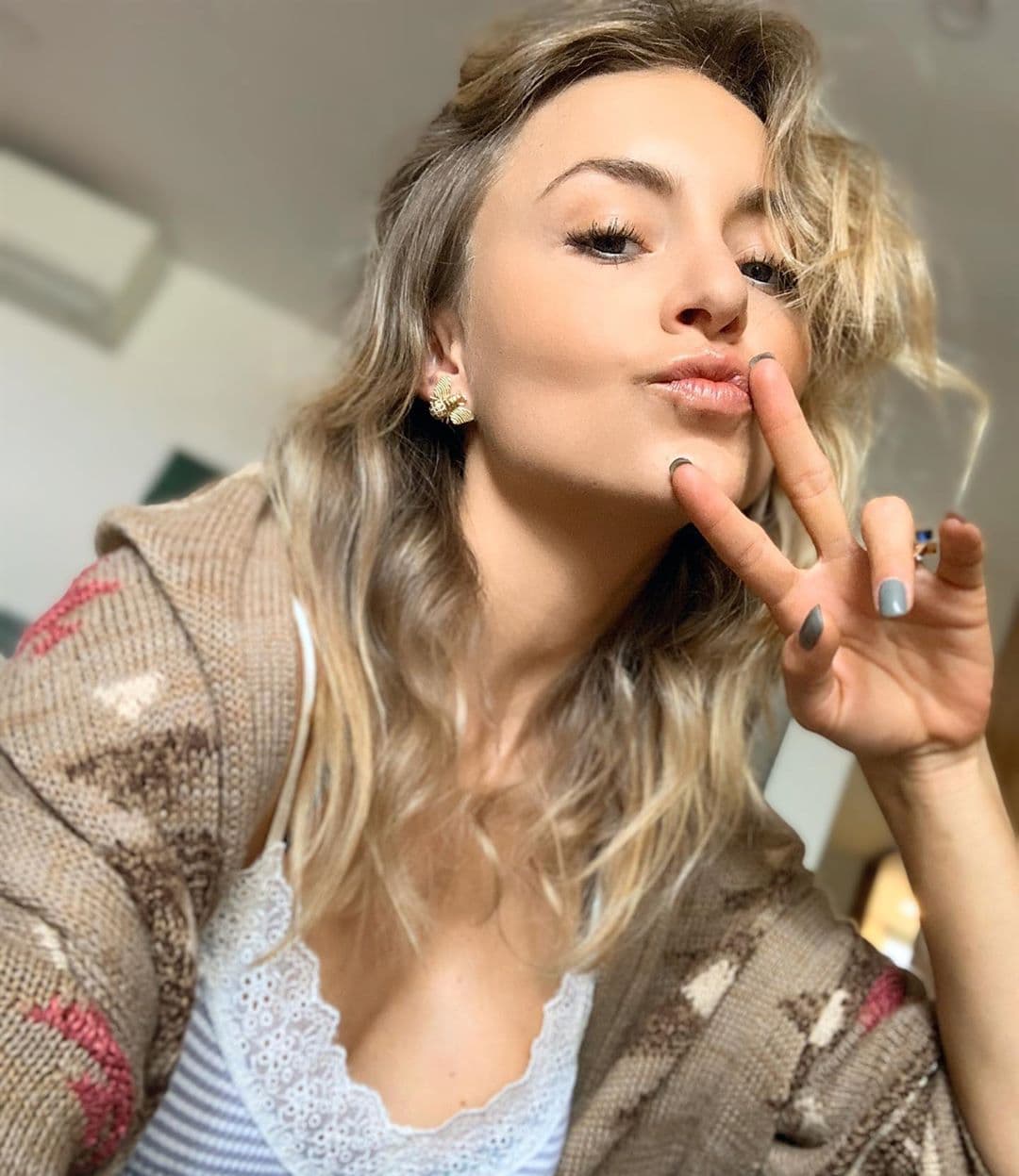 Angelique Boyer no cabe de emoción porque su familia se agrandará gracias a la llegada de un nuevo integrante.