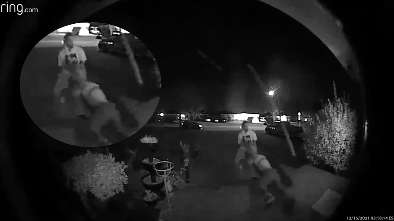 Video capta aparente secuestro en Charlotte: víctima es golpeada en un estacionamiento