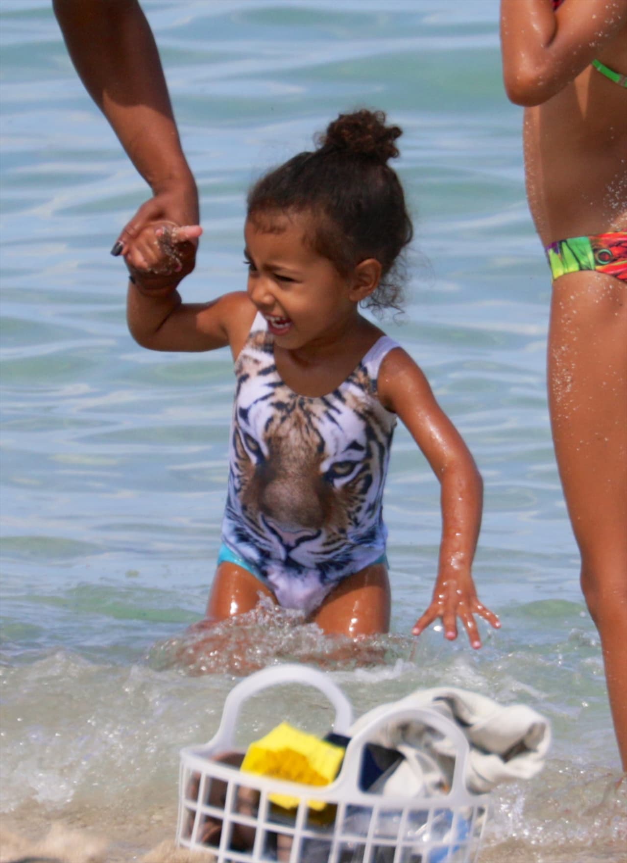 Nos encanta ver a Nori con esa sonrisa en el rostro.