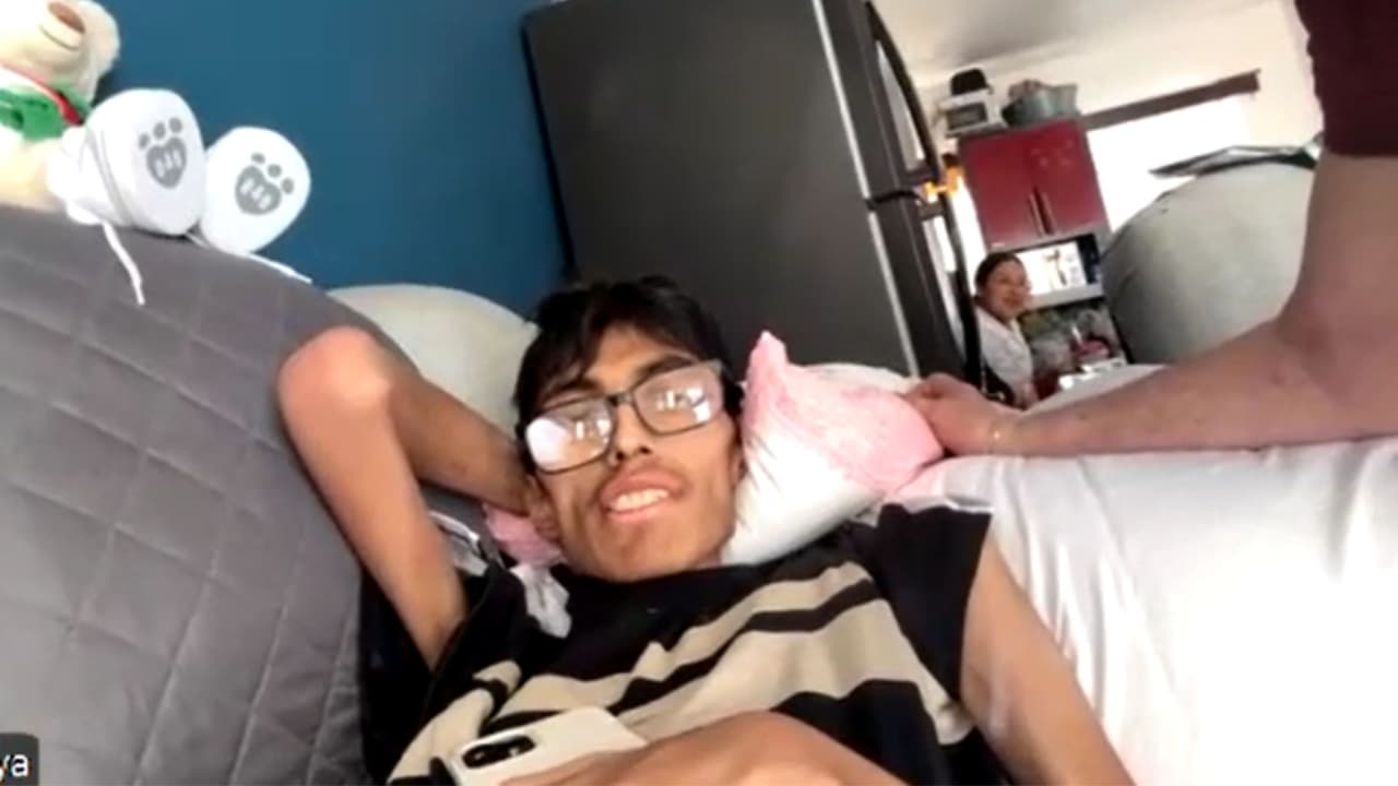 Juez ordena deportación a padres de Kevin, joven con cáncer terminal; viajarán a México para verlo por última vez