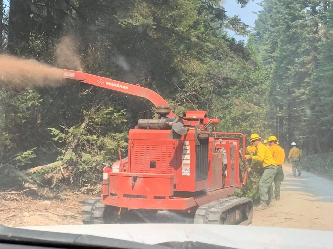 De acuerdo a lo informado se asignarán 240 efectivos a los esfuerzos por contener el fuego, lo que implica tareas de extinción de puntos calientes y crearr líneas de fuego defensivas, llamados 'cortafuegos'. En tanto, 10 marineros apoyarán al equipo médico brindando atención a los eventuales bomberos heridos.
<br>