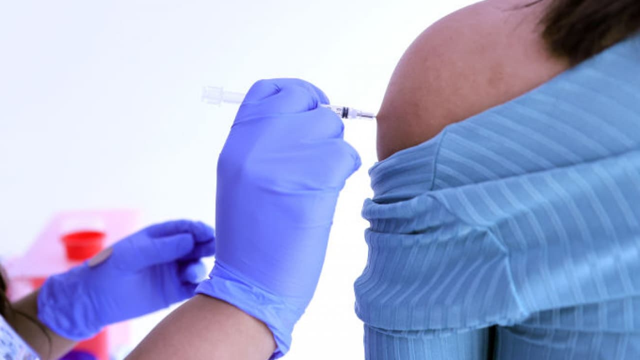 Todas las personas vacunadas, 
<b>sin importar el estatus migratorio</b>, podrán participar en la lotería y recibir los premios si salen ganadores.