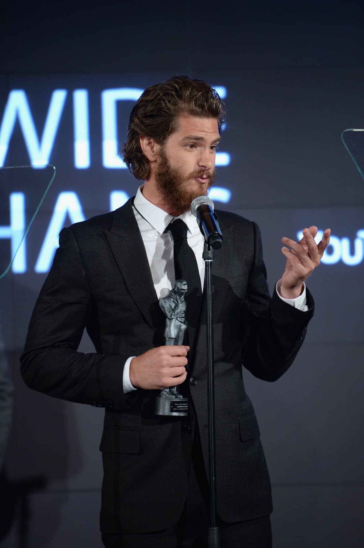 Él trepa las paredes, tiene sentido arácnido, gran flexibilidad y un gran gusto por las telarañas. ¡Es Spider-Man’! Andrew Garfield se puso el traje del superhéroe y combatió enemigos mientras debía estudiar para pasar con honores sus clase de biología molecular.
